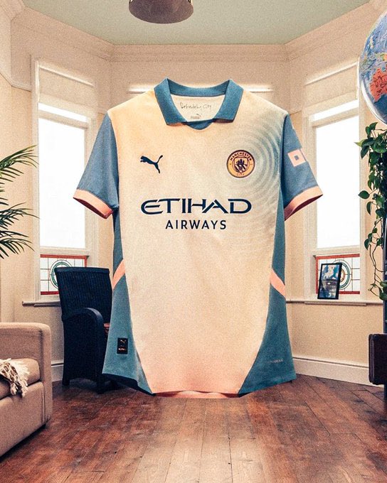 Manchester City Luncurkan Jersey Keempat Musim Ini